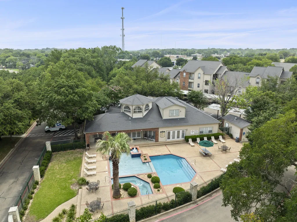 Turtle Creek Village photo 7